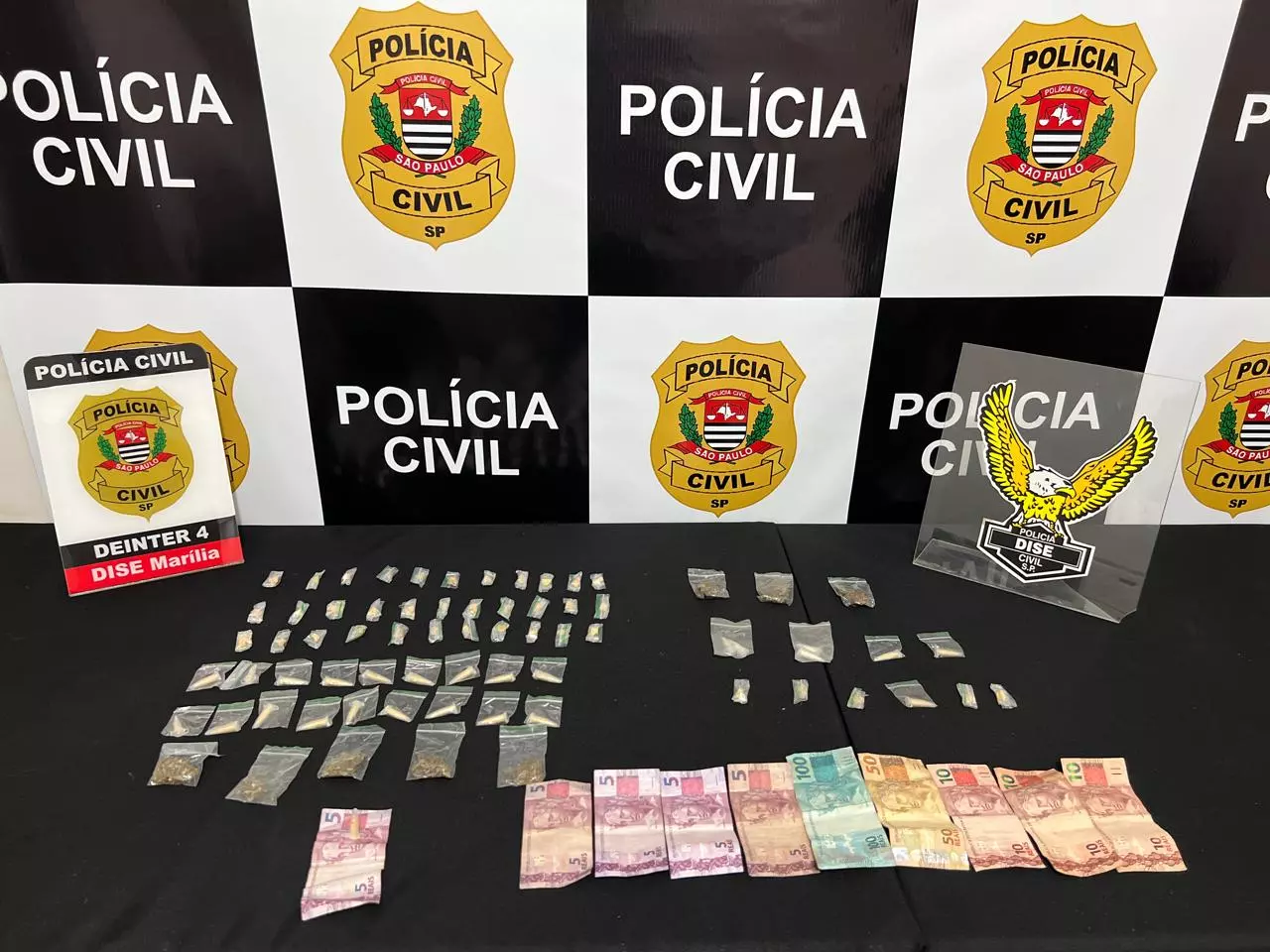 Polícia Civil prende dupla atuando no tráfico próximo a escola em Marília